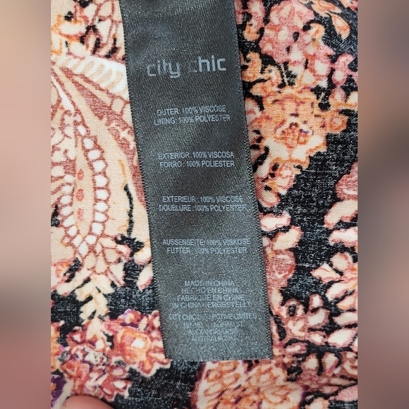 City Chic XL Floral Shorts Romper with Front Keyhole and Tie String - Picture 8 of 9